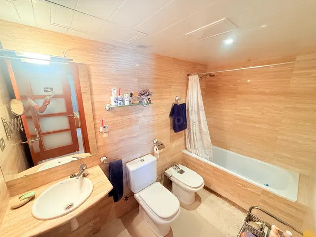 IMPRESIONANTE ÁTICO de dos habitaciones y parking - foto 4