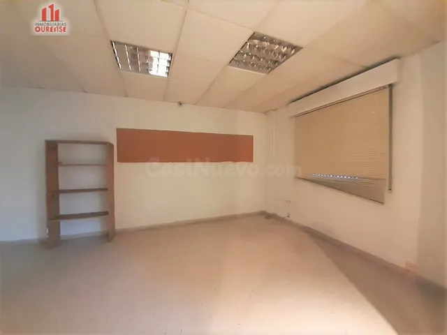 AMPLIA OFICINA CON VARIOS DESPACHOS Y ASCENSOR CERCA DE LOS  - foto 3