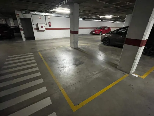 OCASIÓN: PLAZA PARA COCHE GRANDE O COCHE + MOTO EN PARQUE DE LA APARADORA — 9