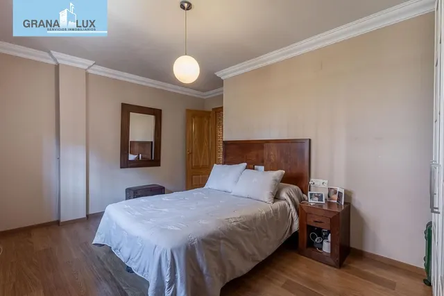 INCREÍBLE CHALET INDEPENDIENTE EN ZONA PRIVILEGIADA — 19
