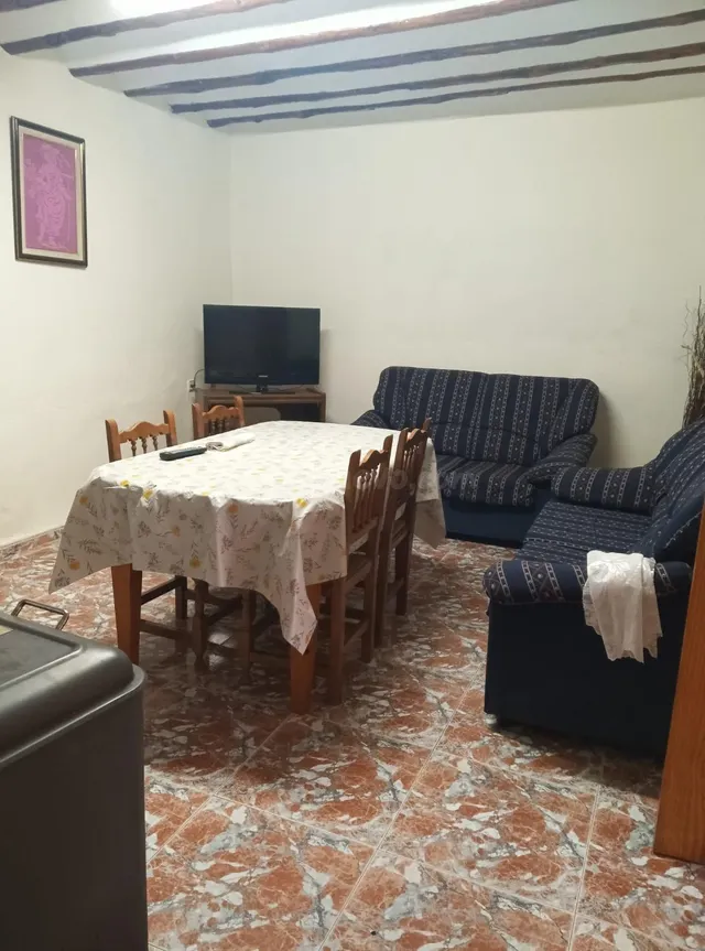 CASA DE DOS PLANTAS EN LA ZARCILLA DE RAMOS - foto 2