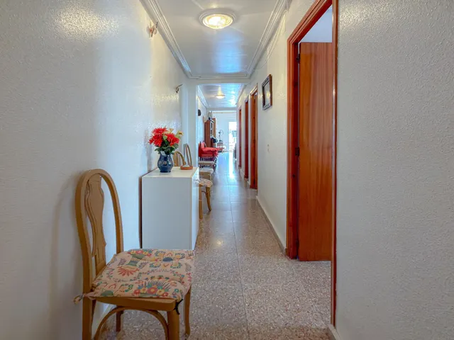 Oportunidad! Amplio apartamento con 4 dormitorios + 2 Baños y Terraza con vistas laterales al mar (160 mts playa) — 18