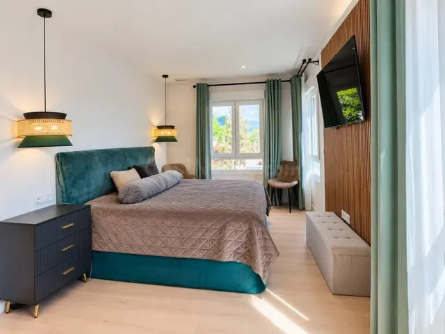Exclusiva villa de lujo en san juan: dos casas independientes y oasis privado — 5