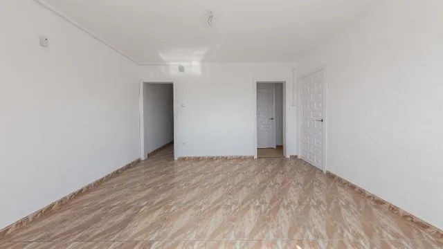 PISO EN VENTA CON INQUILINO C/ PEDRO ANTONIO DE ALARCON - BADALONA — 3