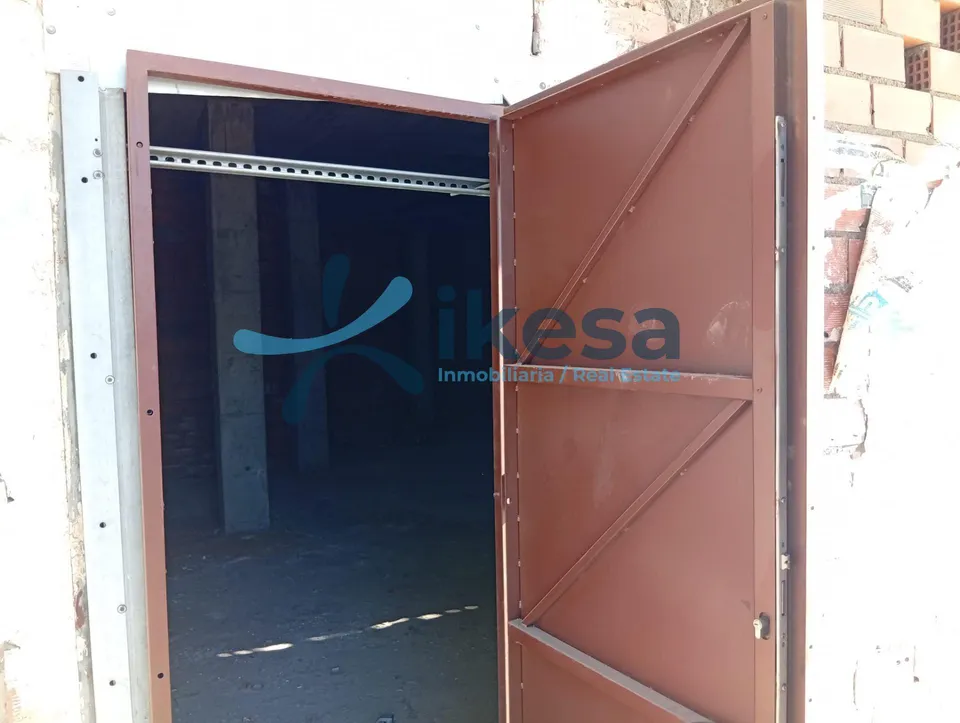 Amplio Local Comercial en Almería - Barrio San Luis