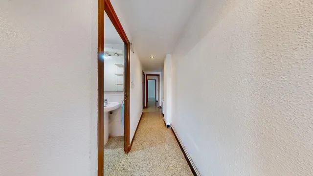 Piso de 65m2. Distribuido en tres dormitorios, salón con terraza, cocina con galería y baño — 19