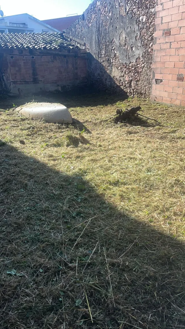 TERRENO URBANIZABLE PARA HACER 6 PISOS O DOS CASAS ADOSADAS - foto 3