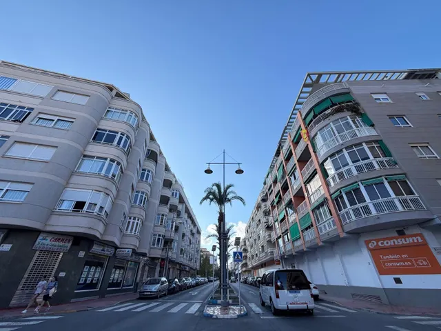 Apartamento a 350 metros de playa del cura con 2 dorm. 1 baño. en frente de av. de las habaneras. superficie de 66 m2. — 40