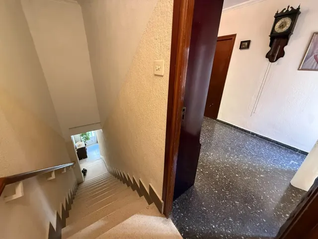Amplia casa luminosa dividida en dos plantas — 10