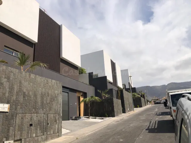 Villa moderna en el campo de golf con vistas al mar - foto 4