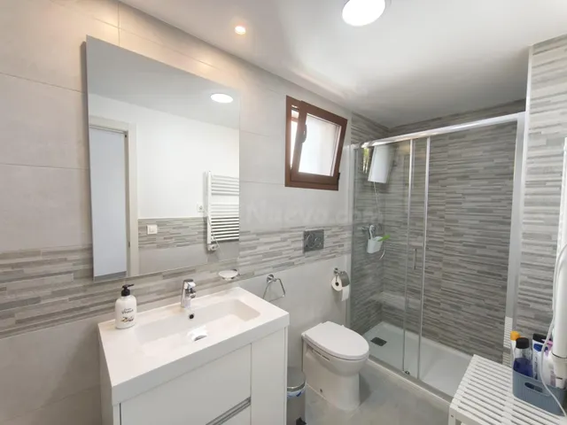 Amplio apartamento de 3 dormitorios a 600 metros de la playa y servicios — 12