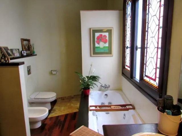 CASA DE LUJO EN PLENO CENTRO DE CÓRDOBA CAPITAL — 28