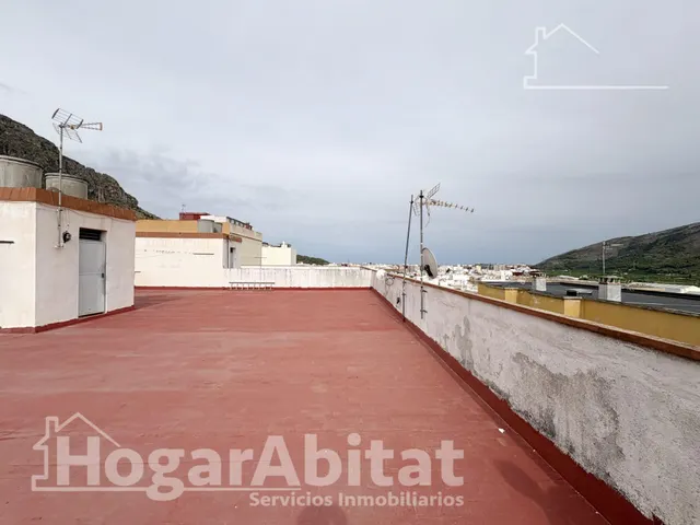 OPORTUNIDAD DE INVERSIÓN! EXTERIOR CON BALCÓN Y GARAJE — 44