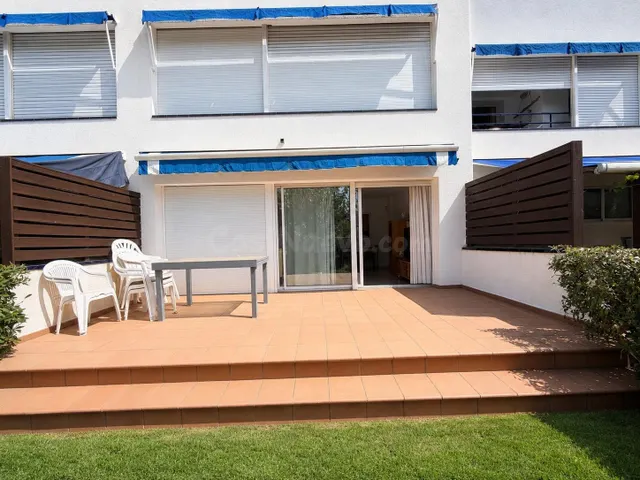 Planta baja con jardín a un paso del mar en Llançà | 3 habit - foto 3