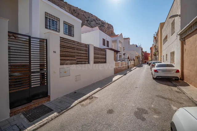 ¡Tu Oasis Playero en Calahonda por solo 355.000€! - foto 4