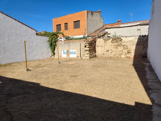 Solar Urbano con 11 metros de fachada y muy cuadrado en Torr - foto 3