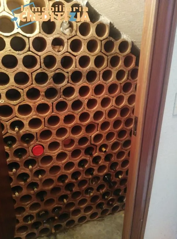 EDIFICIO DE 3 PLANTAS — 12