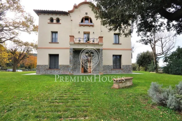 Casa señorial reformada en Llinars del Vallés — 3