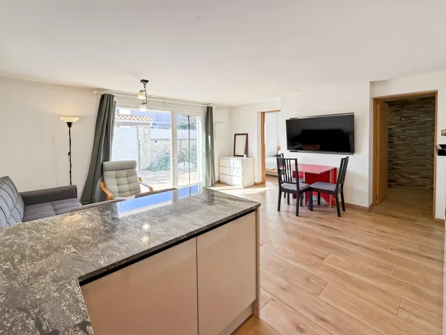 Chalet independiente con piscina, apartamento anexo y placas - foto 4