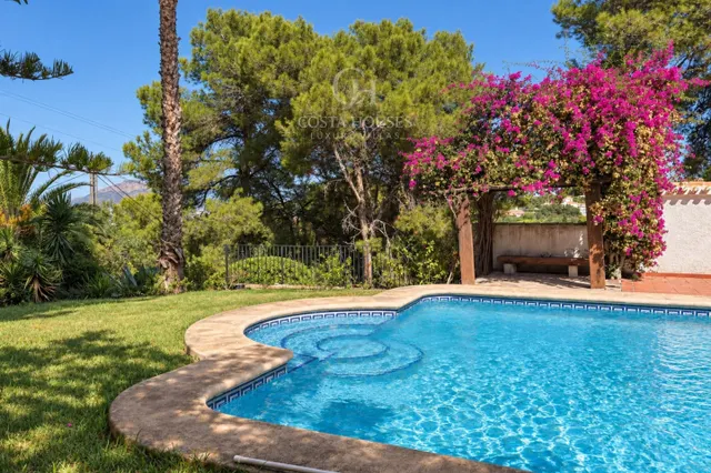 VILLA JARDI · DOBLE PARCELA, JARDINES MADUROS Y VISTAS AL MONTGÓ EN EL TOSALET JÁVEA — 40