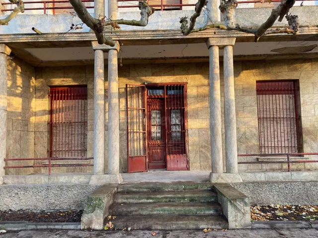 Casa palacio con parcela de 4500 m2 en Peralta