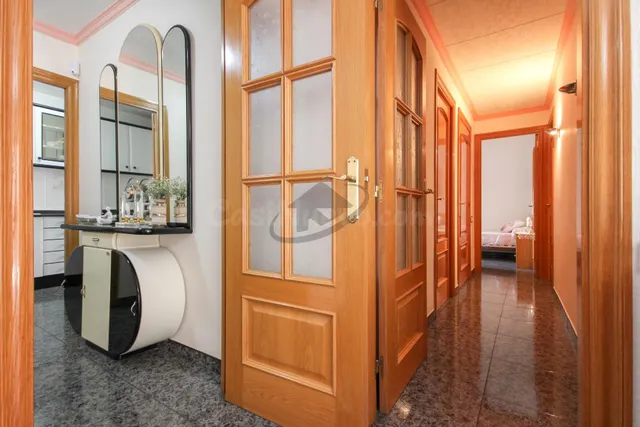 AMPLIO PISO DE 4 habitaciones CON GRAN BALCÓN — 24
