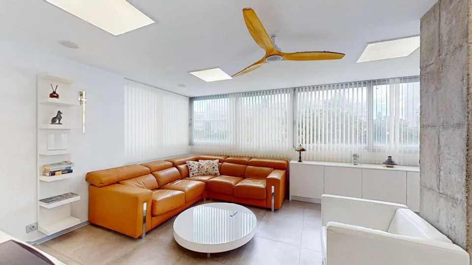 Piso en venta en Marbella centro con licencia turística, en residencial con piscina.
