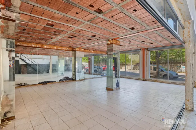 Girona, Domeny | Gran Oportunidad: Edificio de 702 m2 con Taller, Vivienda y Patio — 28