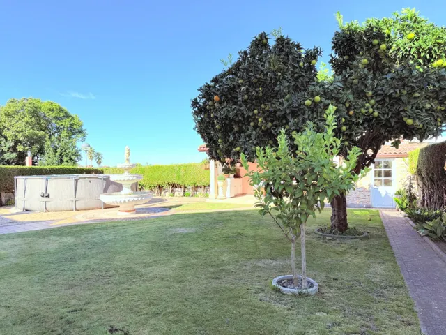 Casa con cuatro dormitorios, terrazas y amplio garaje en Oleiros — 2
