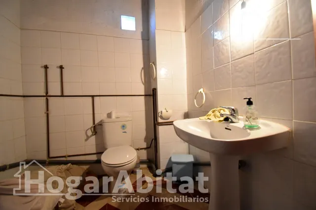 REFORMADO Y AMPLIO CON TECHOS ALTOS, PISCINA Y MUCHO ESTILO ¡TE ENCANTARÁ! — 46