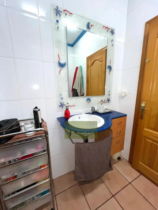 Espectacular chalet a la venta con impresionante jardín interior — 24