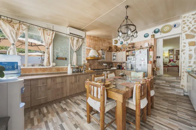 Casa con piscina y gran privacidad en parcela de 1.000 m2 — 20
