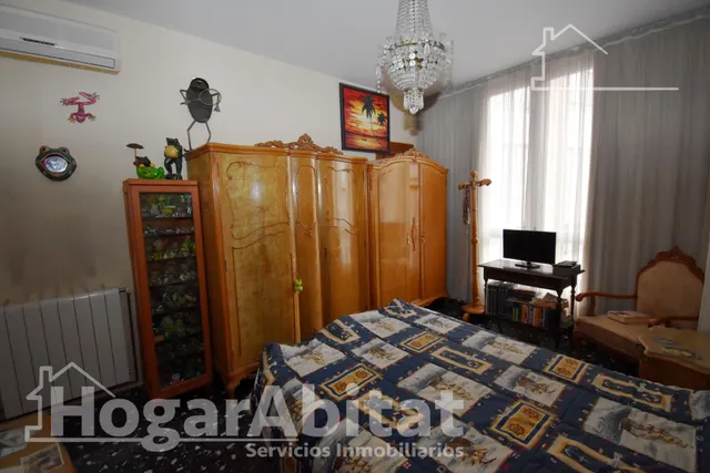 CASA SEMIREFORMADA CON GARAJE Y DOS TERRAZAS, EN EL CENTRO — 25