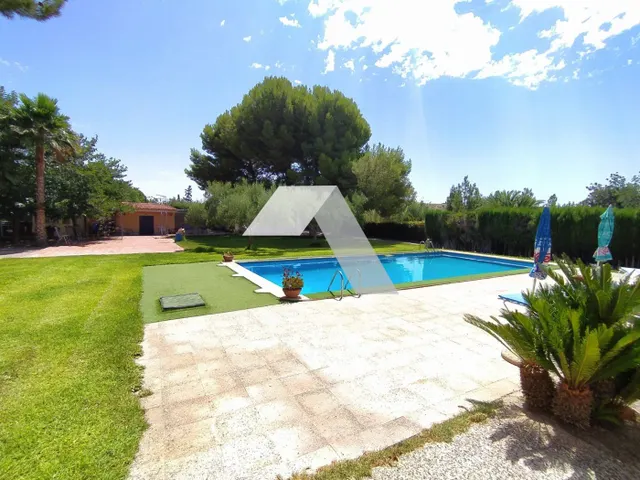 Chalet en venta — 32