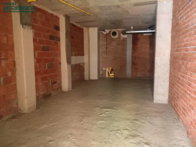 LOCAL COMERCIAL en VENDA a IGUALADA -  Barri del Sant Crist. — 6