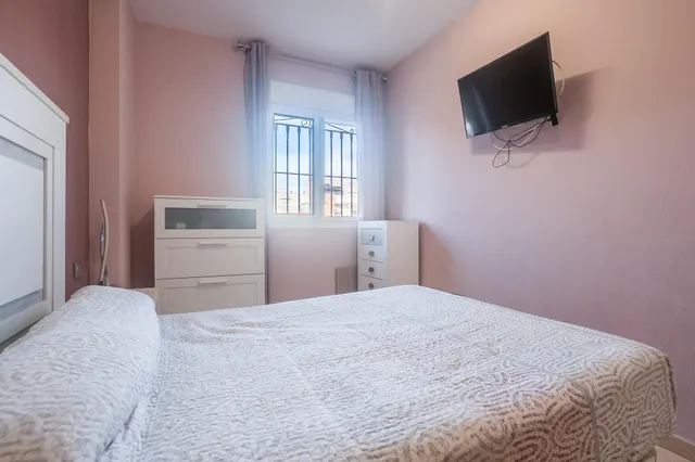 Barrio araceli - almeria: 2 habitaciones + baño + aseo + patio + lavadero + ascensor — 16