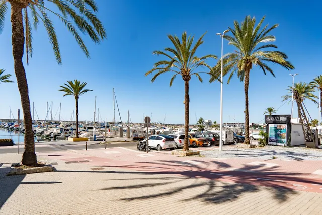 Piso en venta en Caleta de Vélez junto al mar — 43
