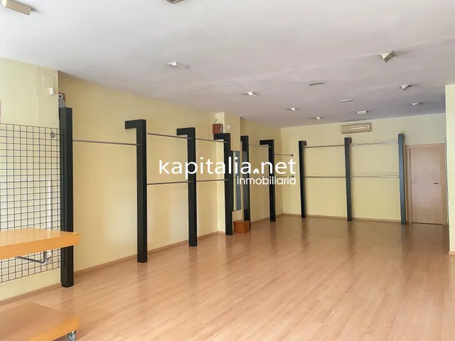 LOCAL COMERCIAL EN ALQUILER EN AVENIDA PRINCIPAL — 5