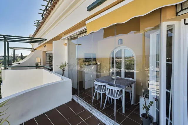 Apartamento en 4a Planta con vistas al mar y montaña en Señorío de Aloha — 22