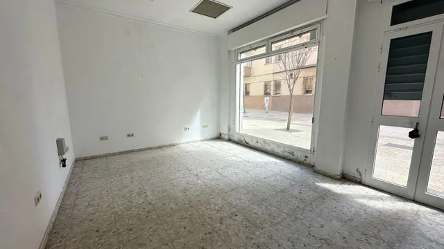 Amplio local comercial reformado en La Velada — 12