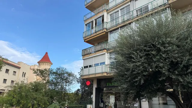 Amplia vivienda de 4 habitaciones con terraza acristalada, chimenea y aparcamiento — 50