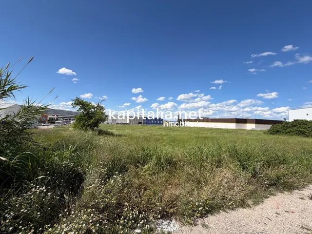 EN EXCLUSIVA PARCELA INDUSTRIAL MUY PRÓXIMA A LA AVENIDA DEL - foto 2