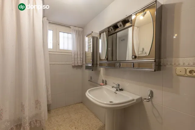 Complejo industrial con vivienda en Alhendín con 2500 metros cuadrados — 37