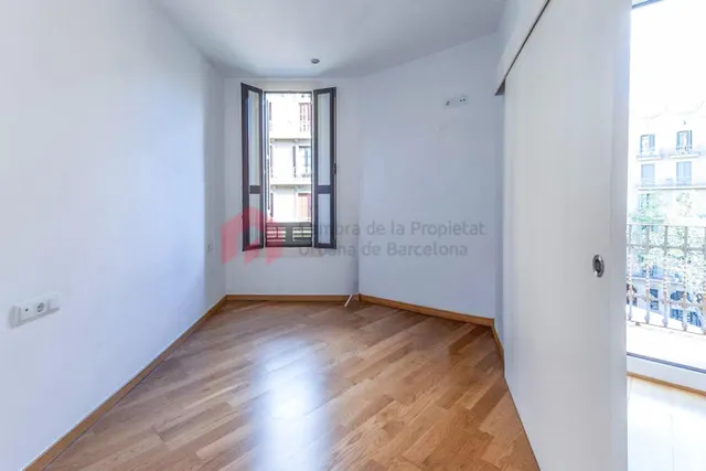 Vivienda esquinera y con encanto en el corazón del Eixample con el estilo clásico de la ciudad de Barcelona. — 4