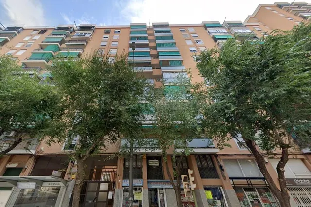 Se vende piso OKUPADO en Calle de Sol I Padris de Sabadell ( - foto 2
