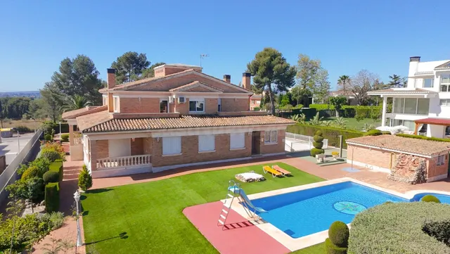ESPECTACULAR CHALET EN SANTA APOLONIA, EL VEDAT DE TORRENT