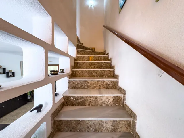 Encantador adosado de 2 plantas en Nueva Torrevieja — 2 dormitorios, 2 baños, gran patio y piscina comunitaria — 23