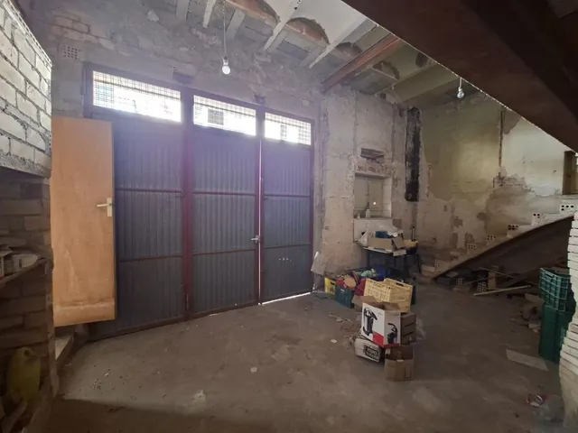 OPORTUNIDAD – CASA ESQUINERA PARA REFORMAR — 22