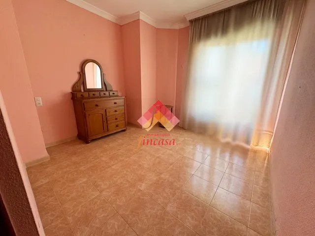 ¡AMPLIO PISO CON COCHERA CERRADA EN EL CENTRO! — 19