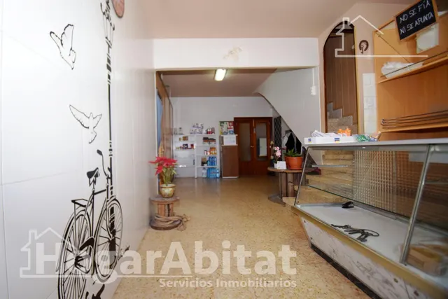 MAGNIFICA CASA CON TERRAZA Y LOCAL COMERCIAL EN EL CENTRO — 16